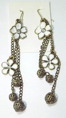 Brinco Florzinhas Brancas